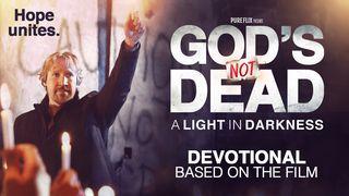 God's Not Dead: A Light In Darkness Handelingen 26:17-18 Herziene Statenvertaling