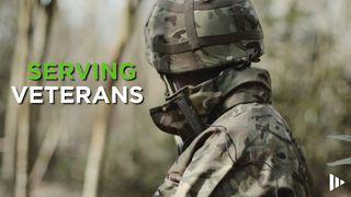 Serving Veterans: Devotions From Time Of Grace 1 Juan 3:16 Nueva Versión Internacional - Español