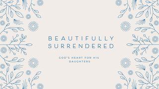 Beautifully Surrendered: God's Heart for His Daughters 罗马书 16:1-2 新标点和合本, 神版